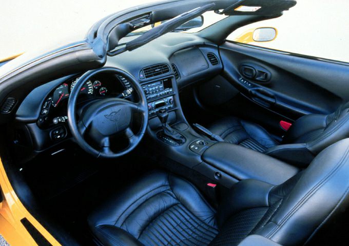 Dashboard, steering wheel, and leather seats interior