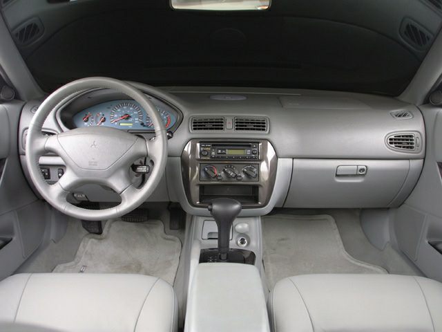 Dashboard, steering wheel, center console with controls in gray interior
