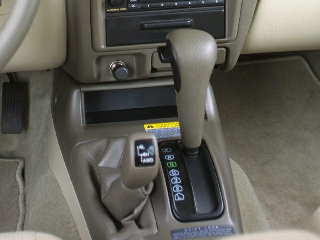 Automatic gear shifter and AWD lever in beige interior