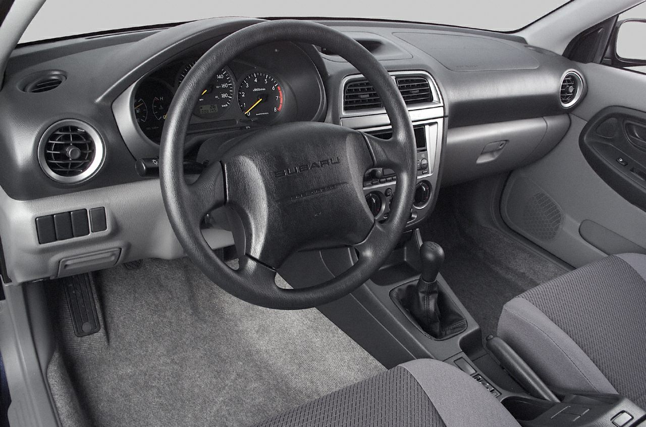 Steering wheel, dashboard, manual gear shift interior
