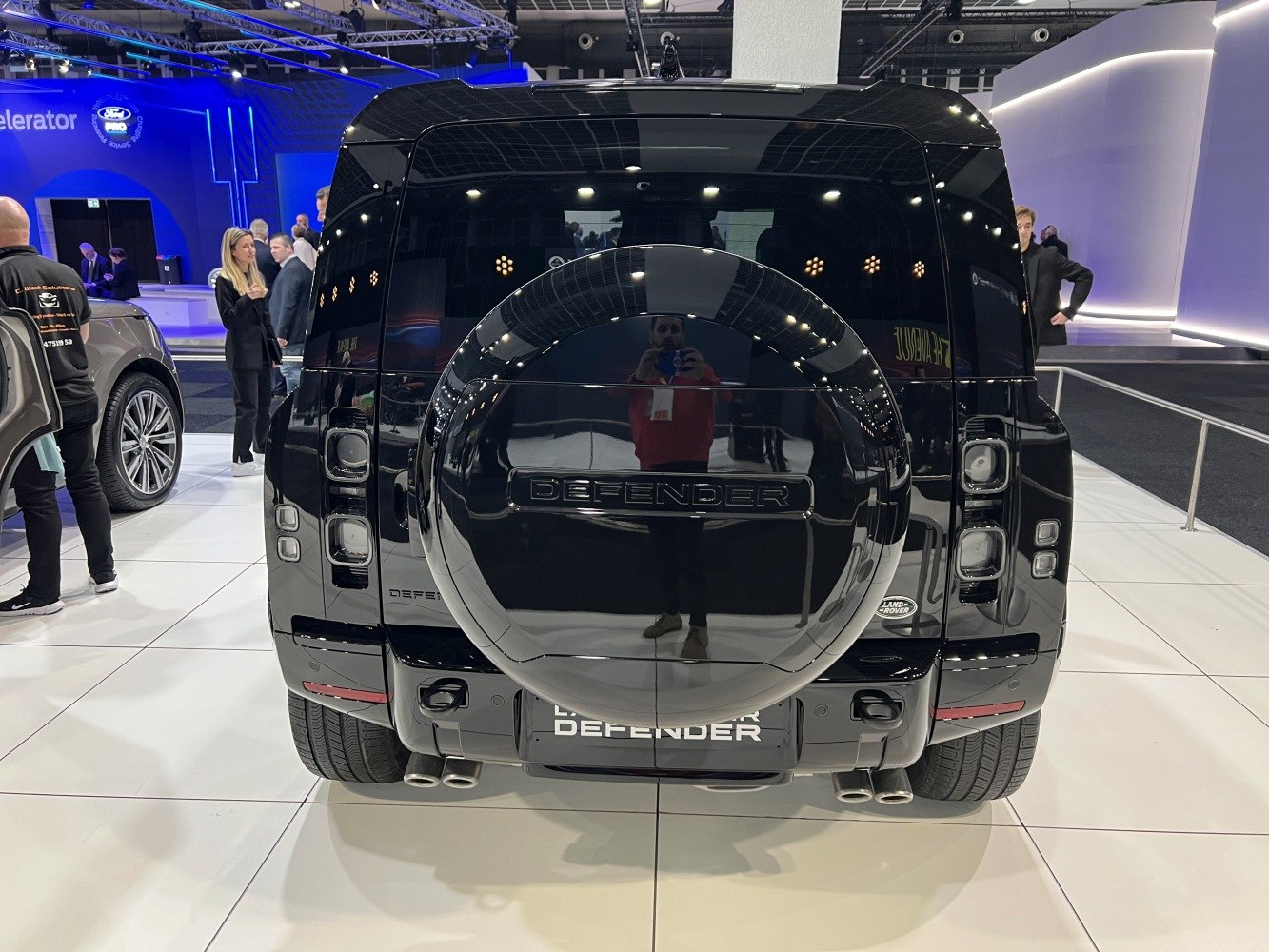 Glossy rear with spare wheel cover and quad exhaust pipes
