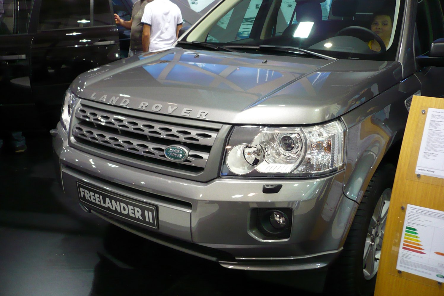 Front grille, headlights, and fog lights of an SUV