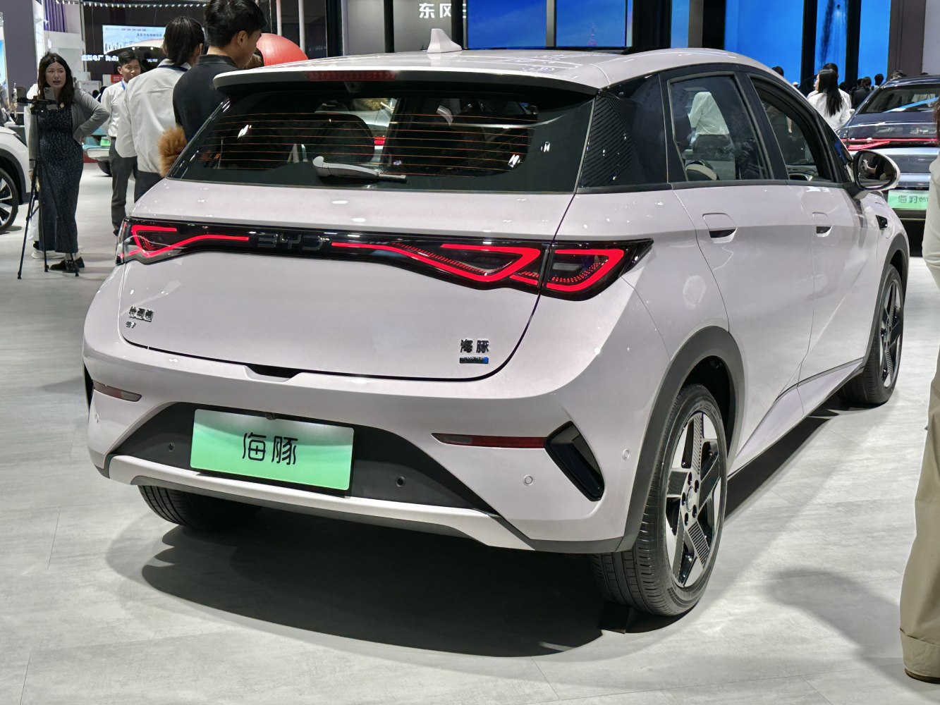 3/4 rear-right view