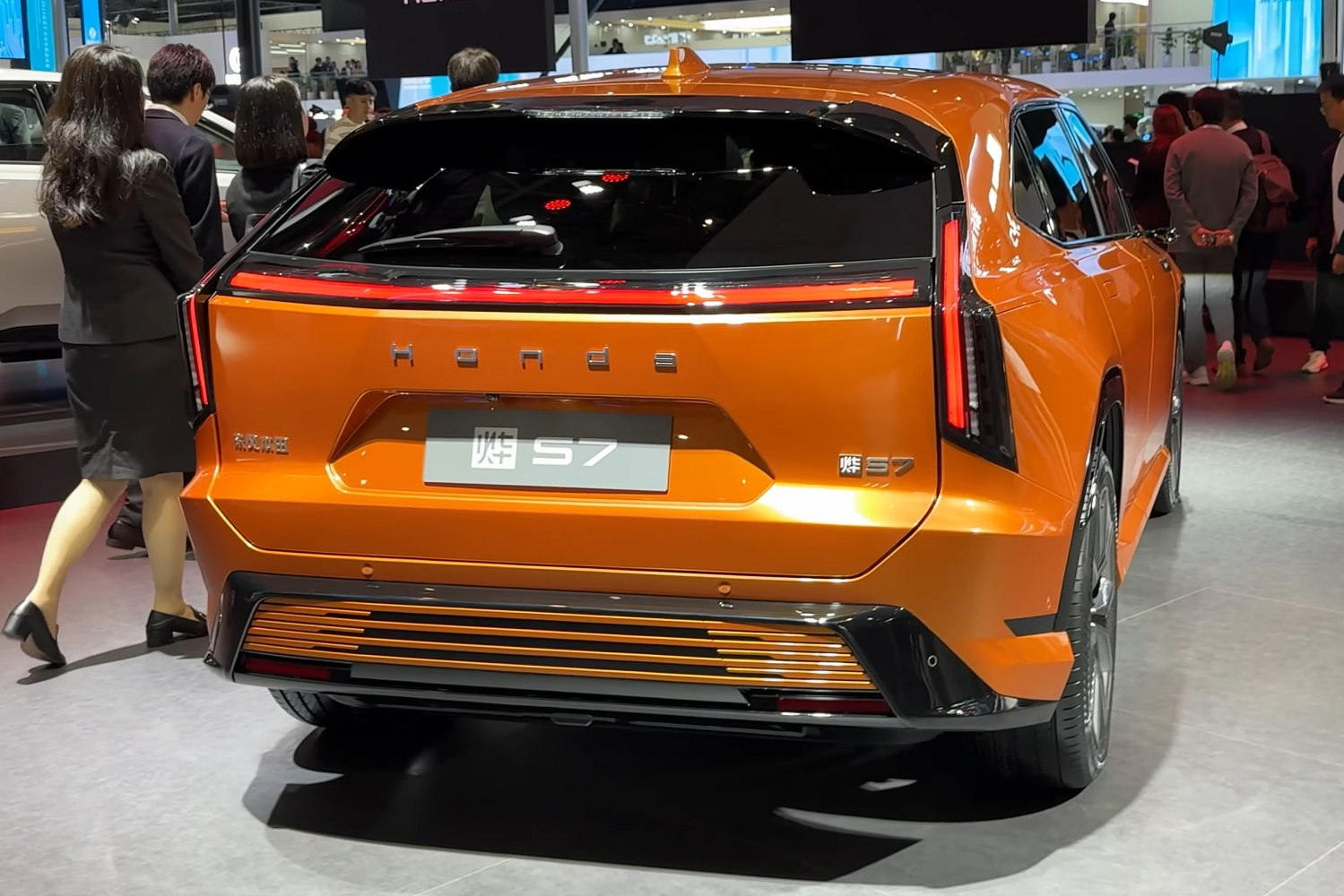 3/4 rear-left view