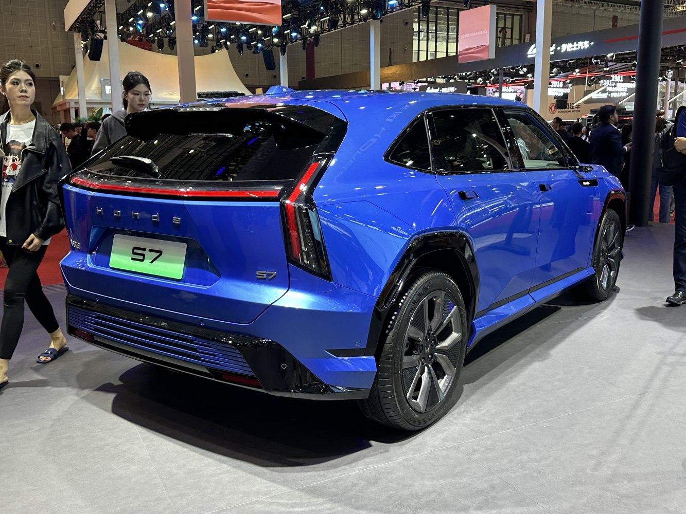 3/4 rear-right view