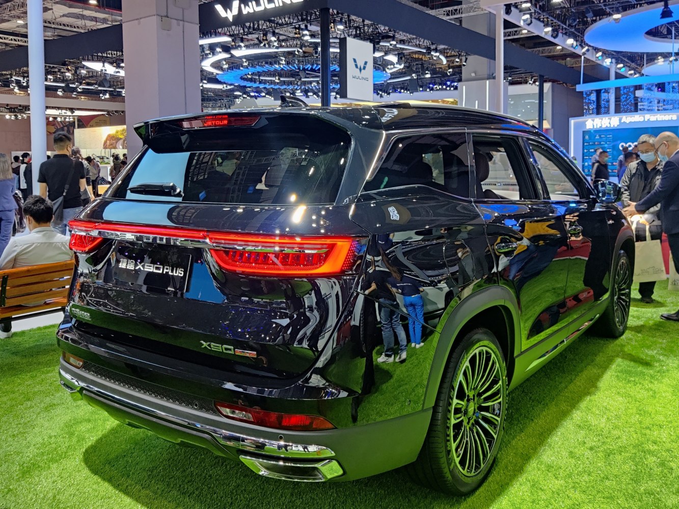 3/4 rear-right view
