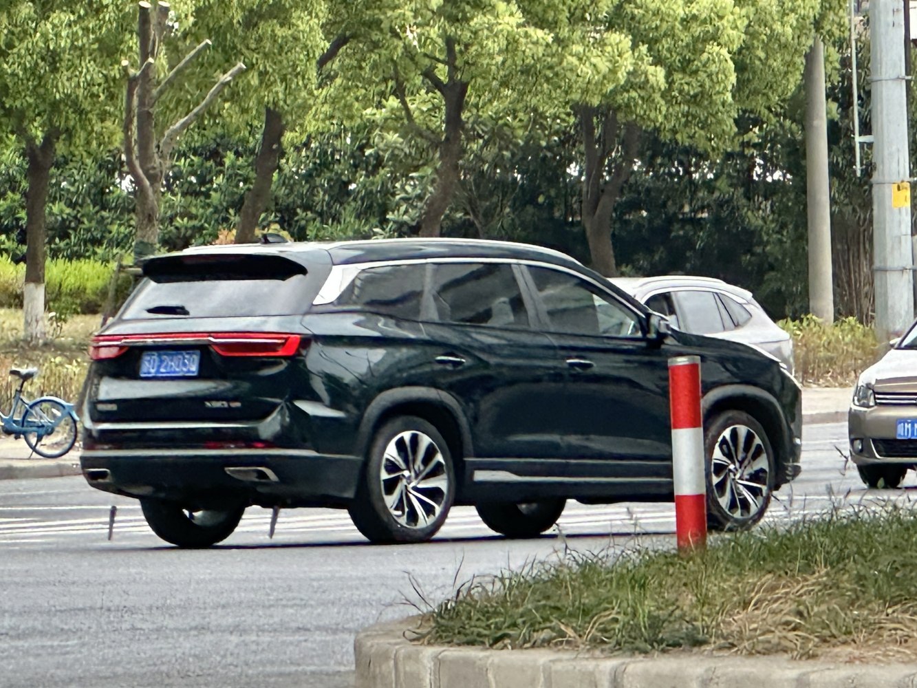 3/4 rear-right view