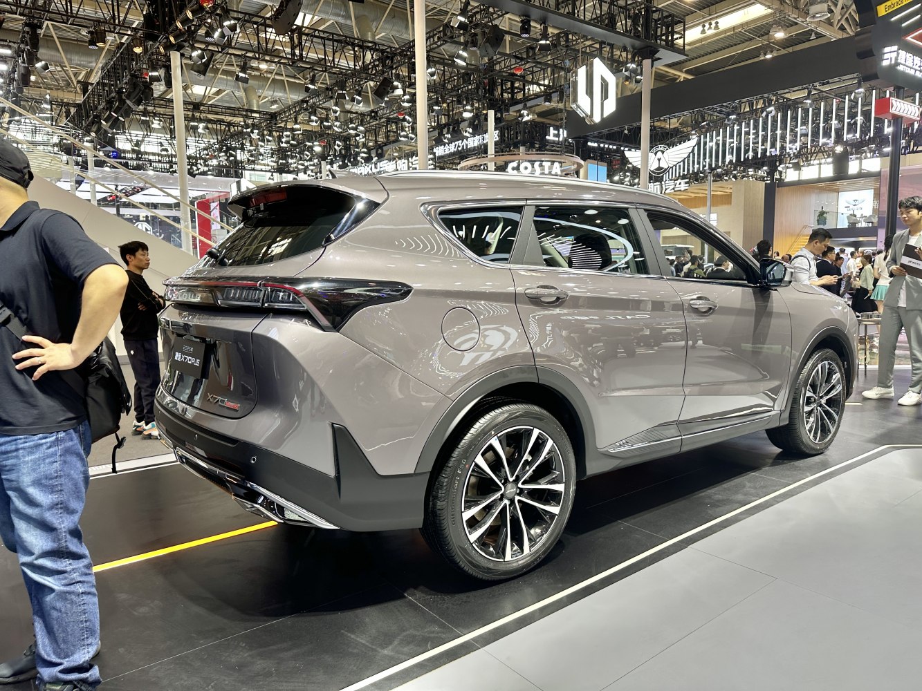 3/4 rear-right view