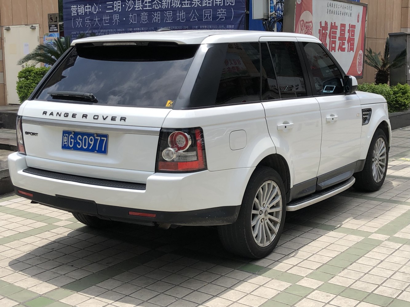 3/4 rear-right view