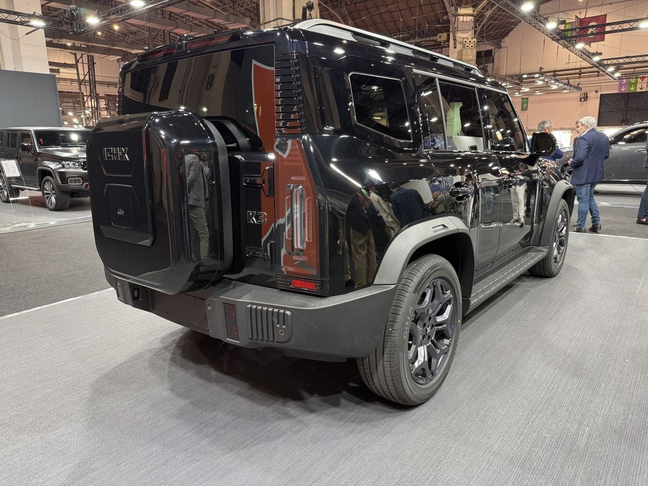 3/4 rear-right view