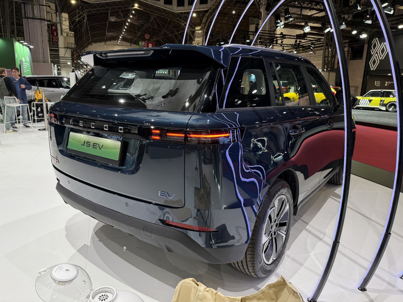 3/4 rear-right view