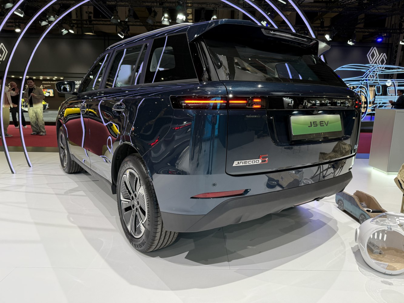 3/4 rear-left view
