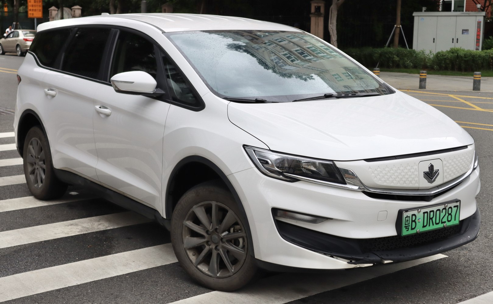 White electric SUV with sleek front fascia and aerodynamic side profile