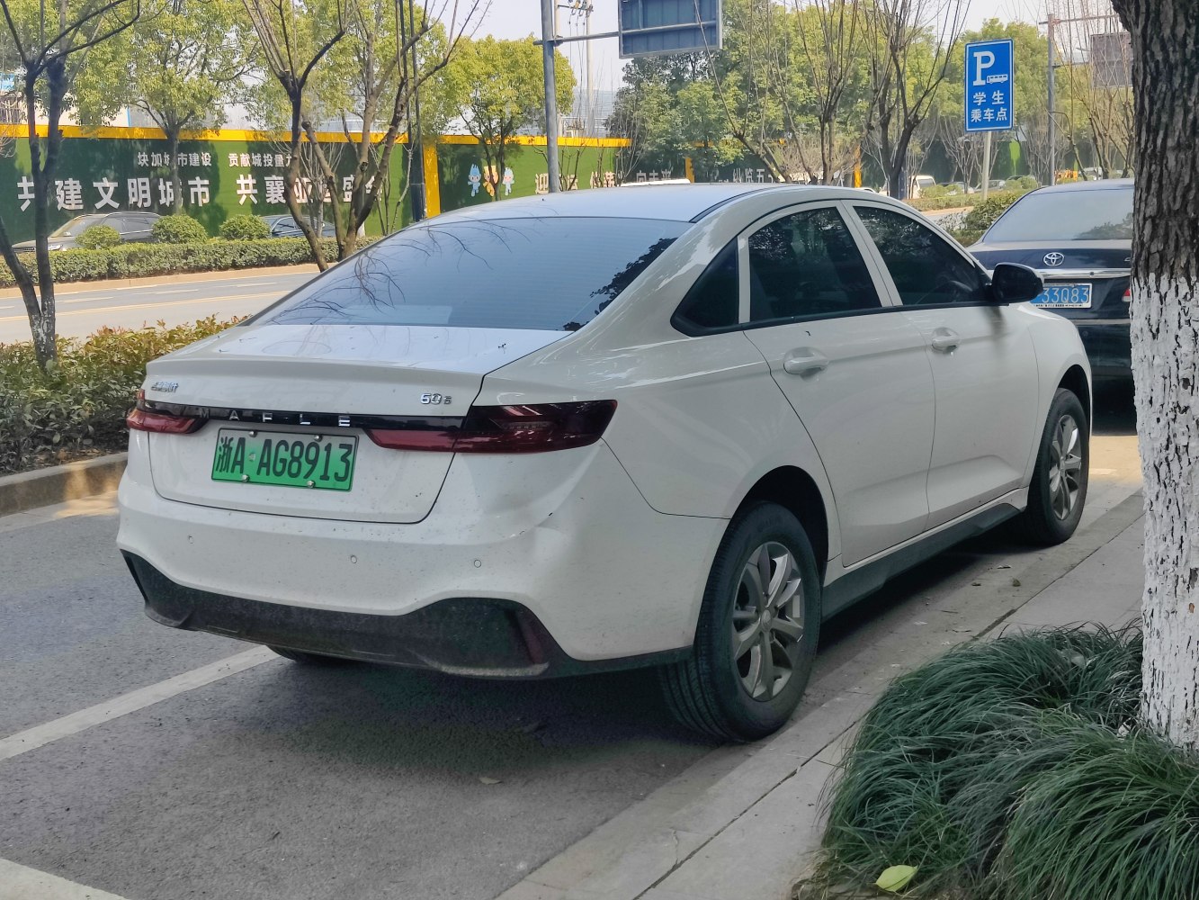 3/4 rear-right view