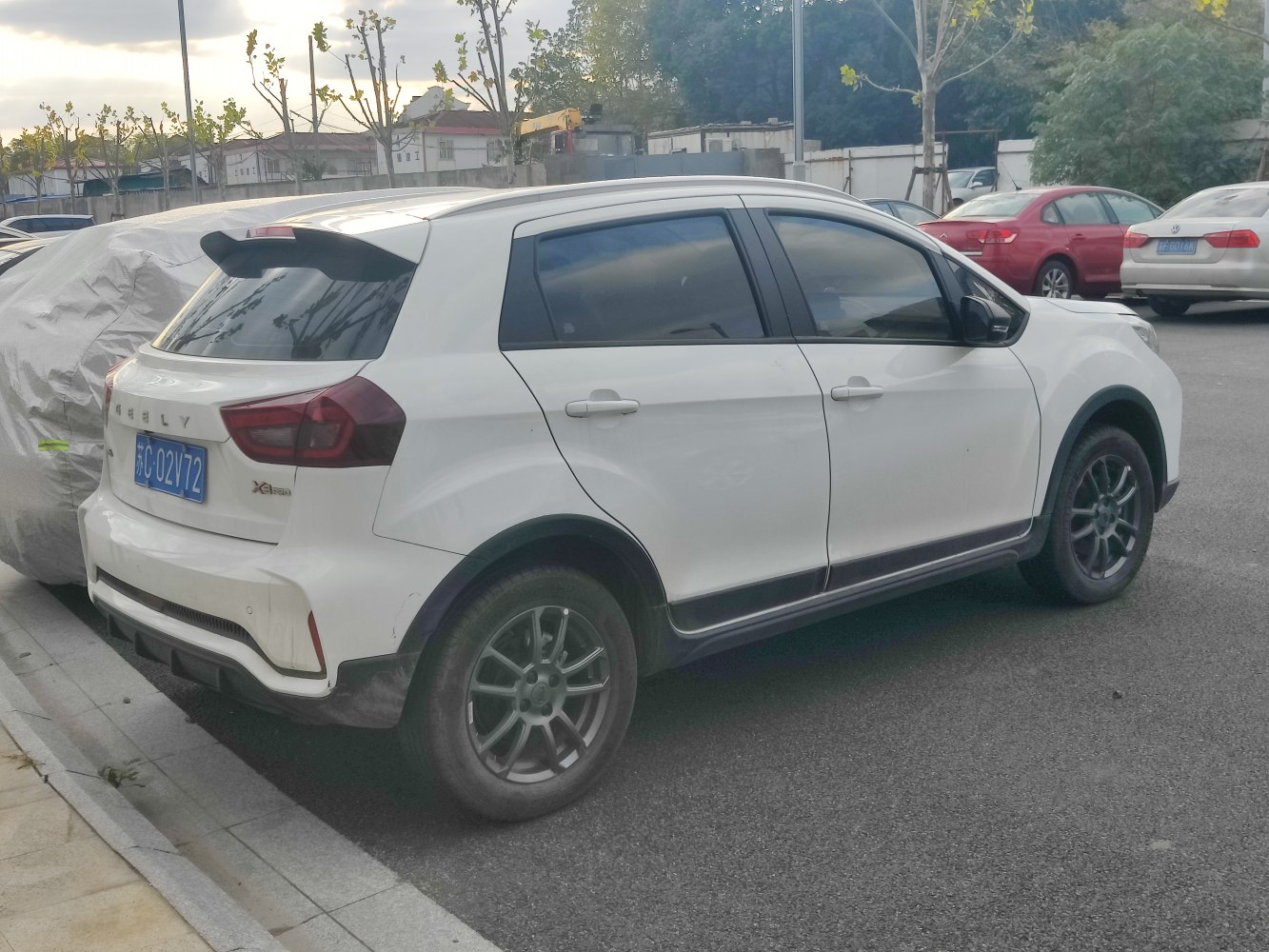 3/4 rear-right view