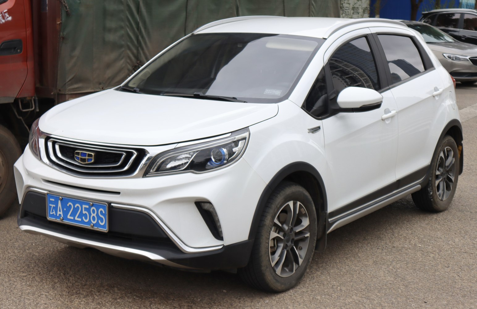 Front and side view of a compact SUV with LED headlights and alloy wheels.
