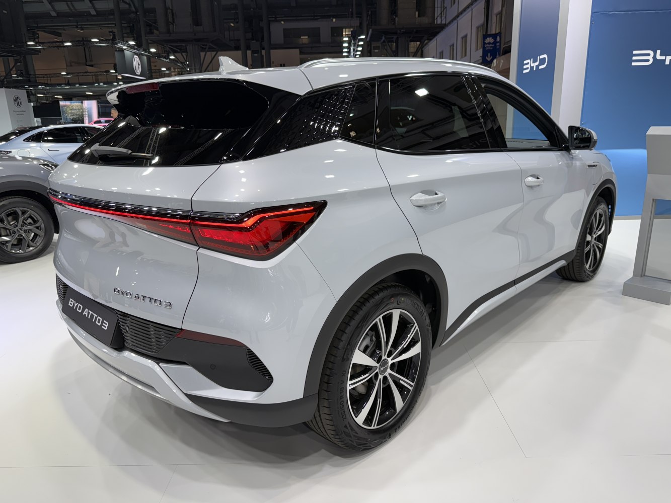 3/4 rear-right view
