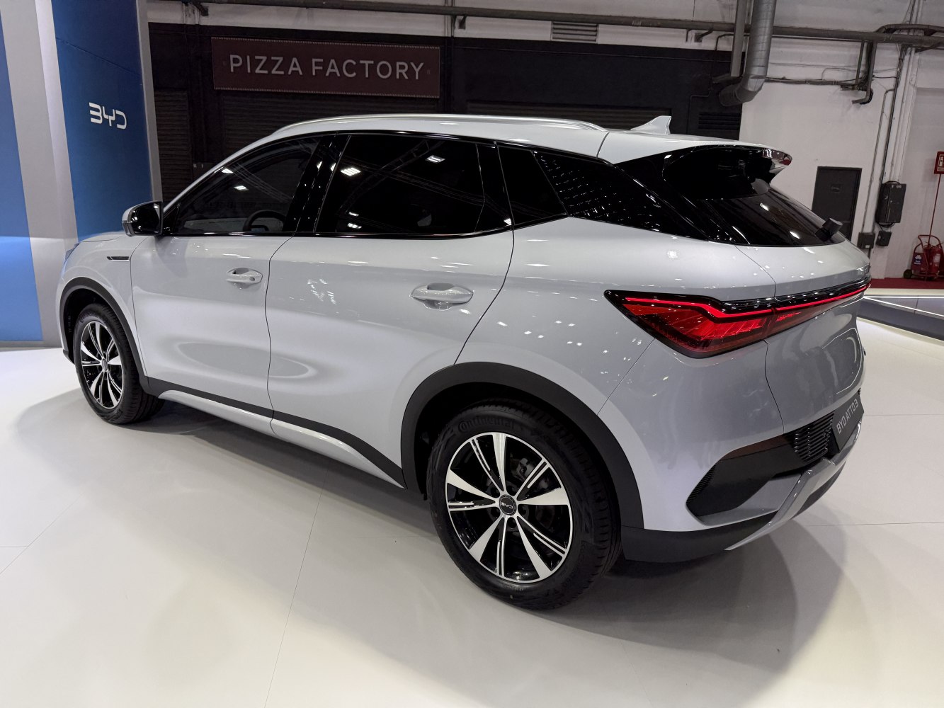 3/4 rear-left view