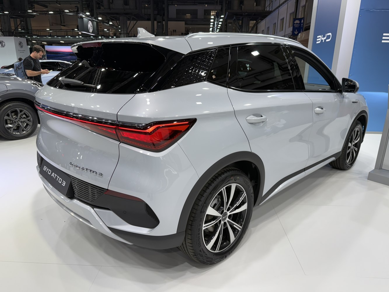3/4 rear-right view