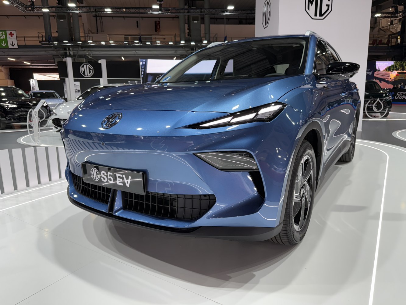 3/4 front-left view