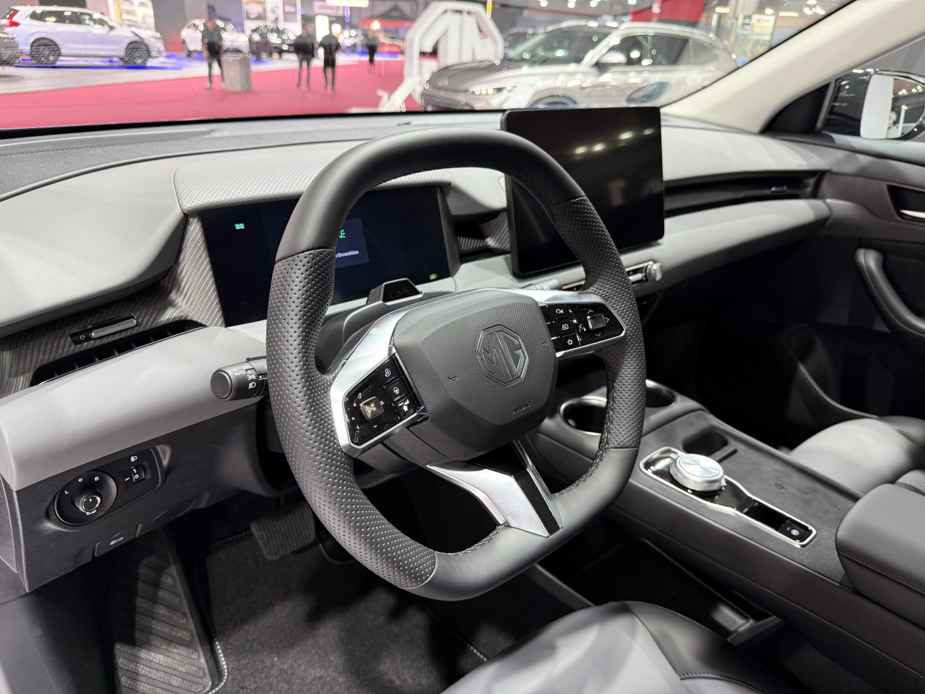 Digital dashboard and multifunction steering wheel with center console dial