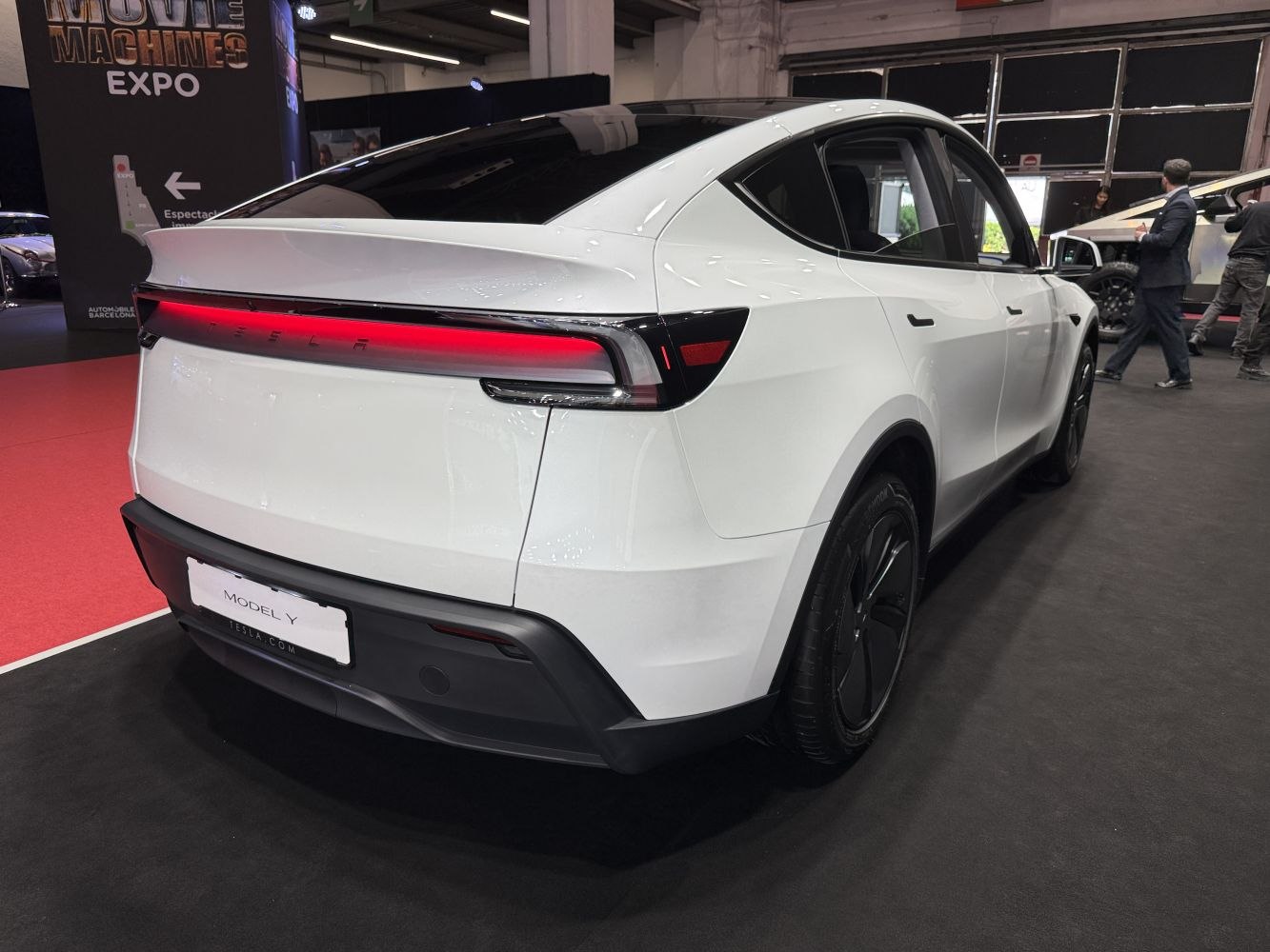 3/4 rear-right view