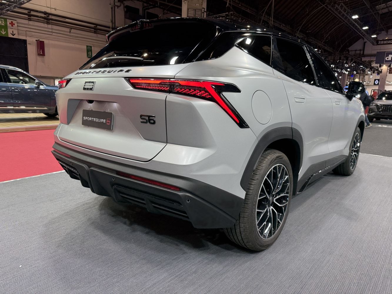 3/4 rear-right view