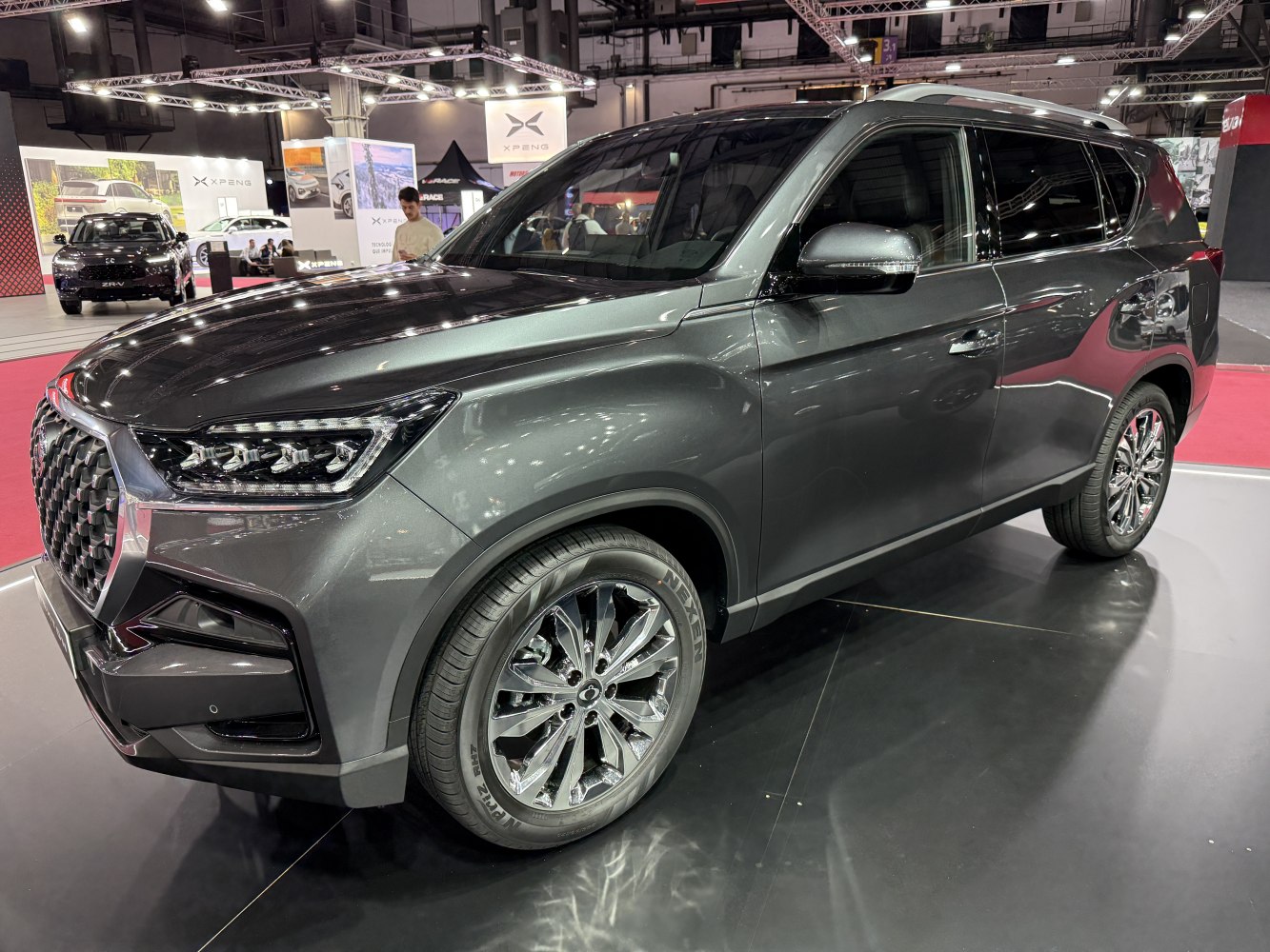 3/4 front-left view