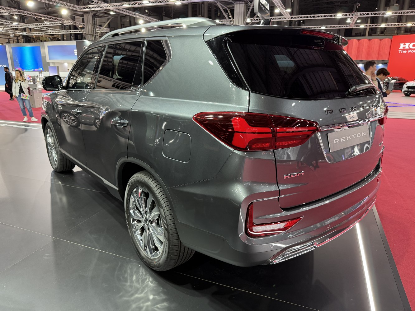 3/4 rear-left view