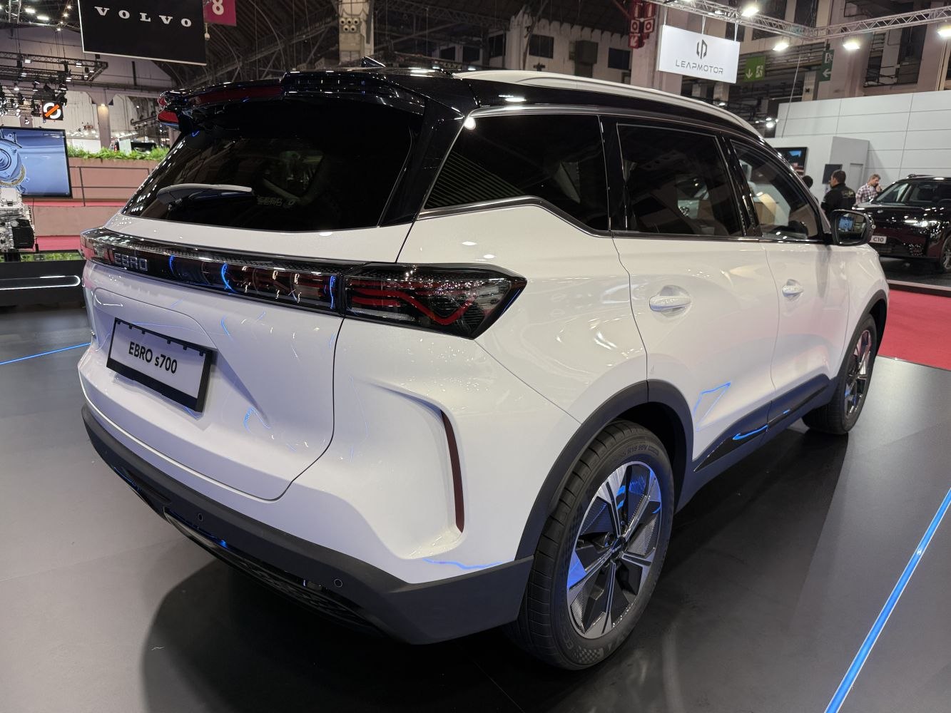 3/4 rear-right view