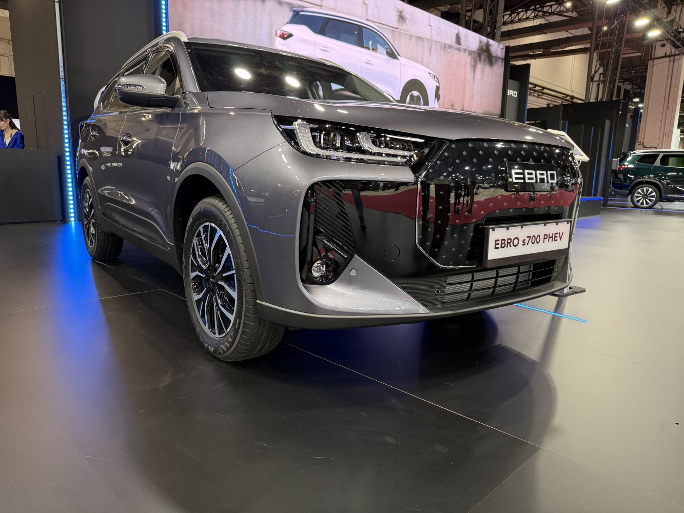LED headlights and bold front grille of new SUV