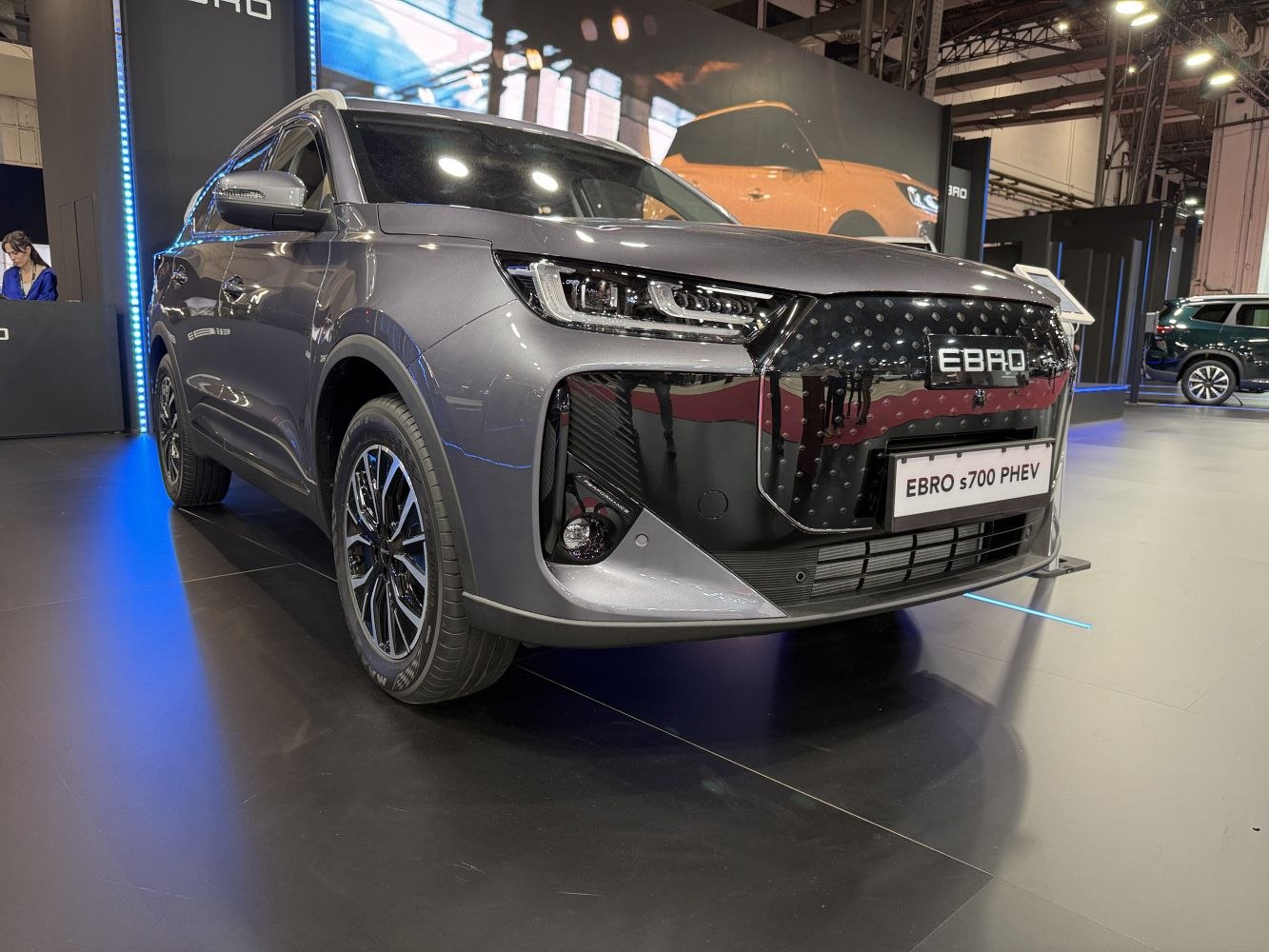 Front grille with integrated LED headlights on a modern SUV