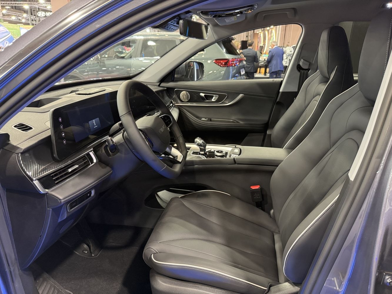 Digital dashboard and premium front seats with center console