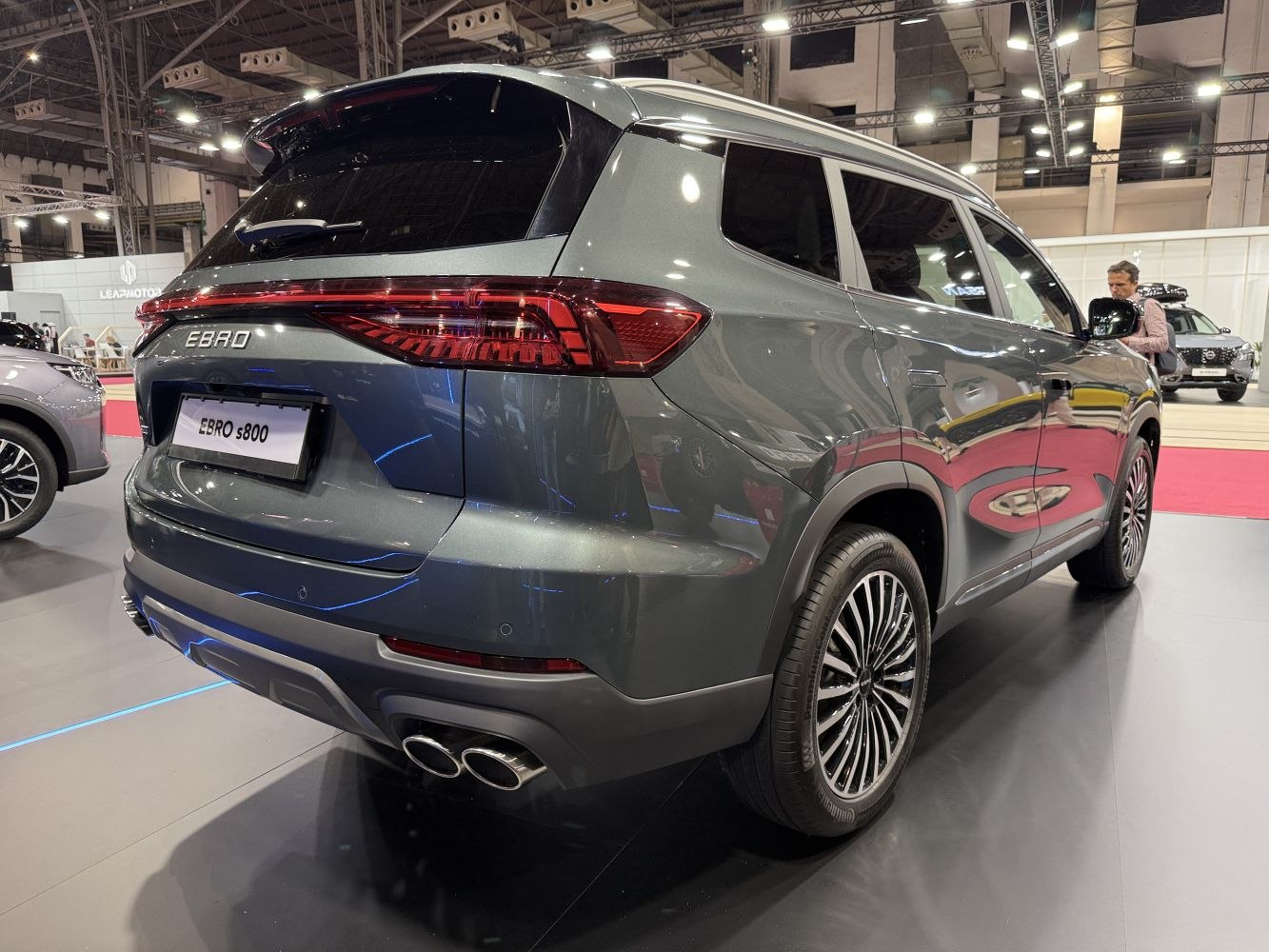 3/4 rear-right view