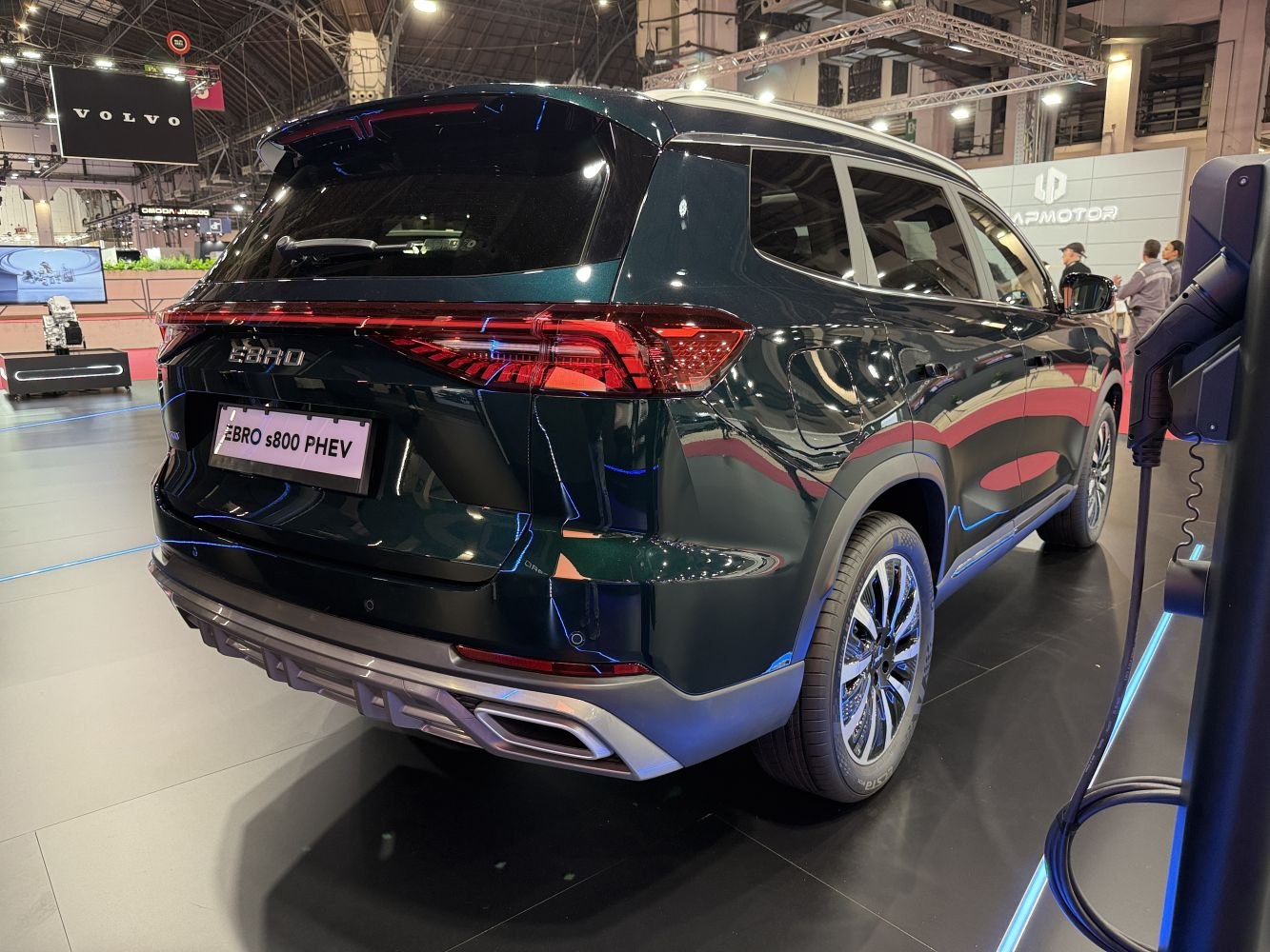 3/4 rear-right view
