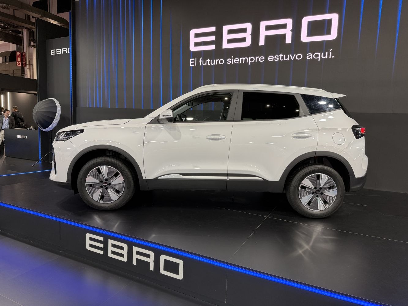 2025 EBRO s400 Side View Left