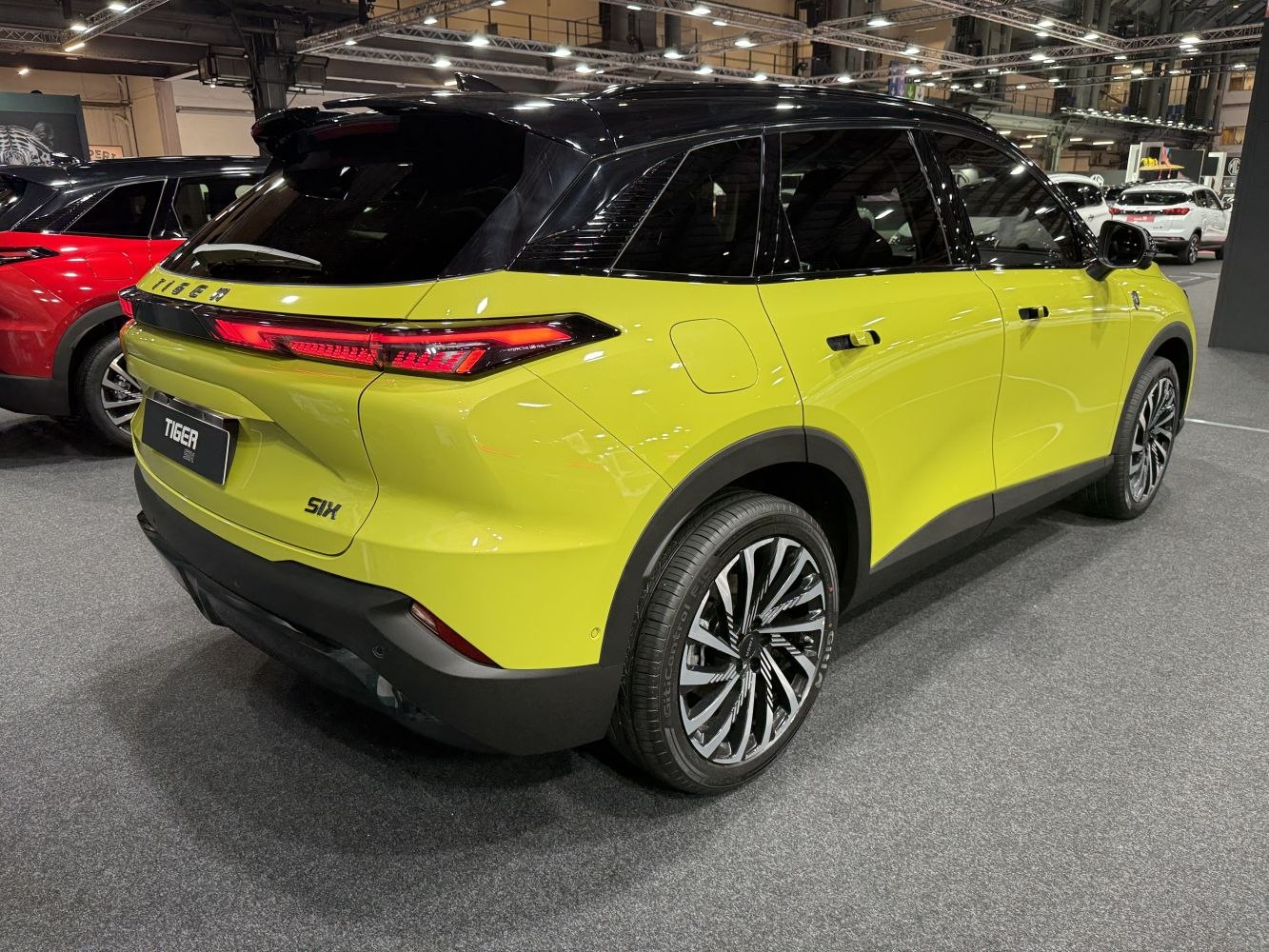 3/4 rear-right view