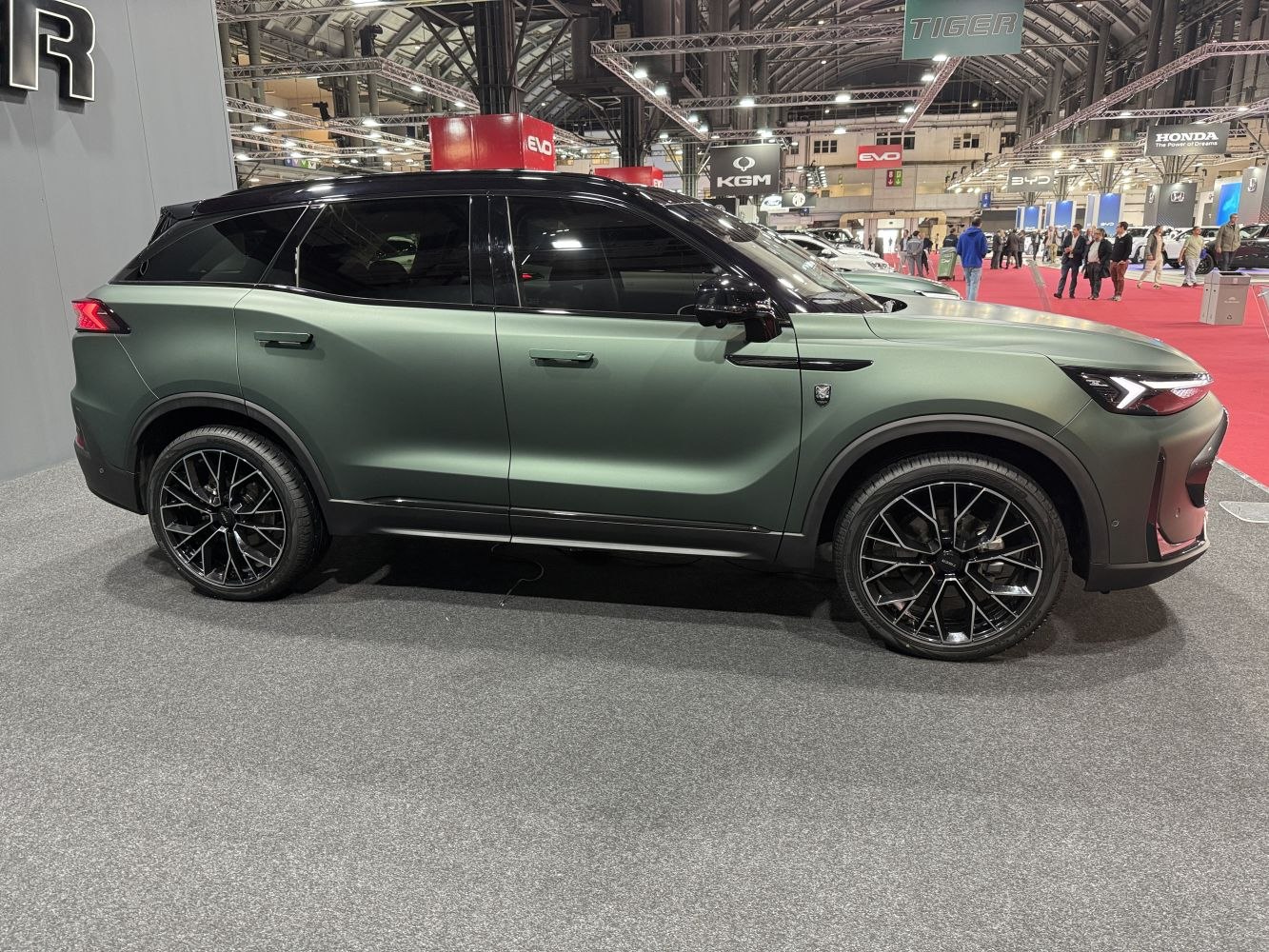 SUV side profile with black roof and sporty alloy wheels