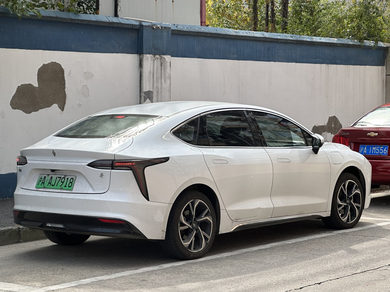 3/4 rear-right view