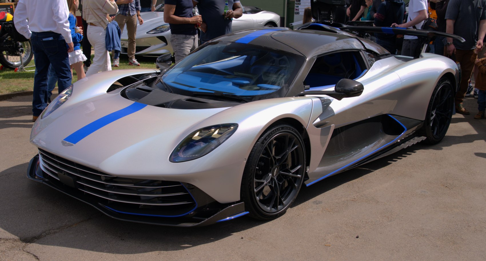 Futuristic front design and aerodynamic details with carbon roof and blue stripe.