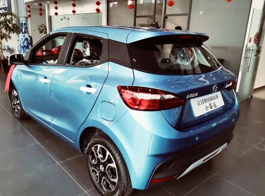 3/4 rear-left view