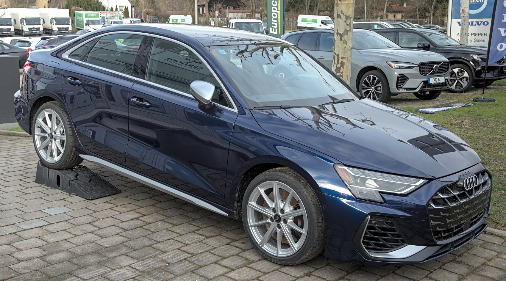 Front side view with LED headlights and alloy wheels
