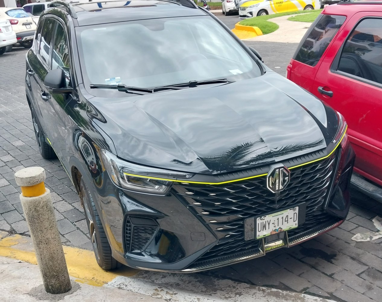 3/4 front-right view