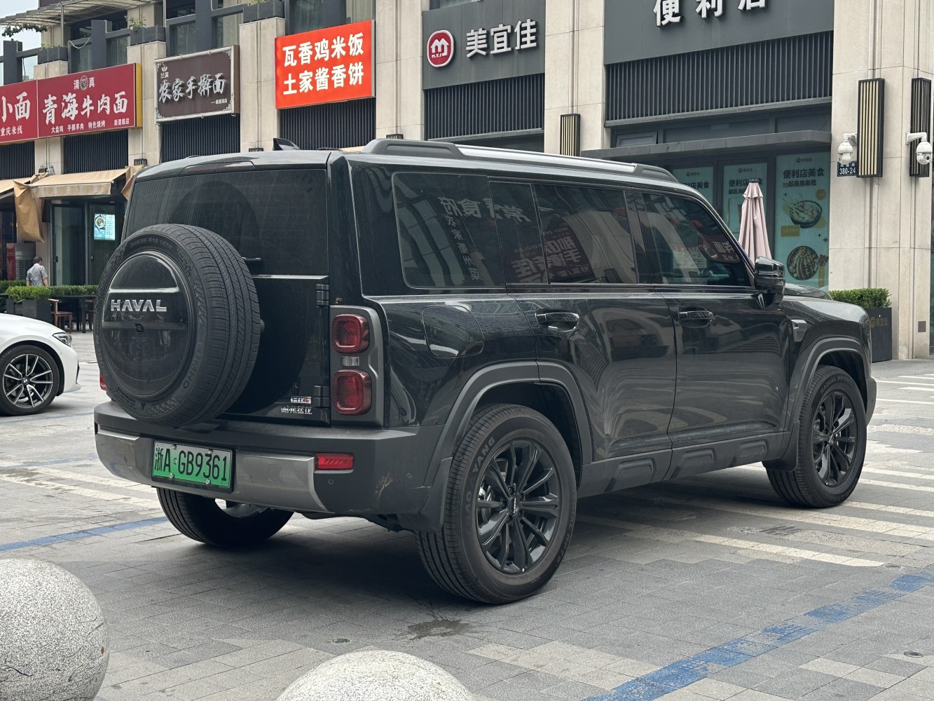 3/4 rear-right view