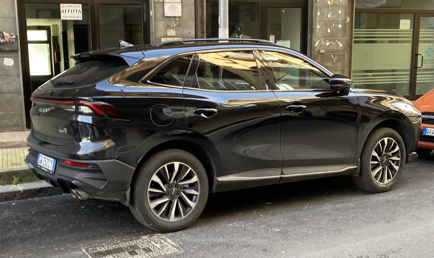 3/4 rear-right view