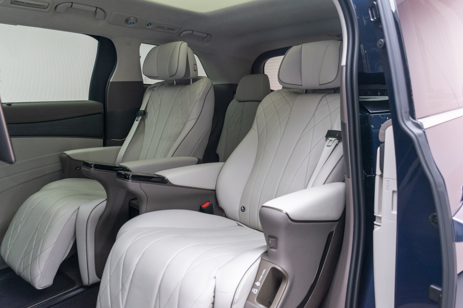 Plush rear passenger seats with recliners and armrests