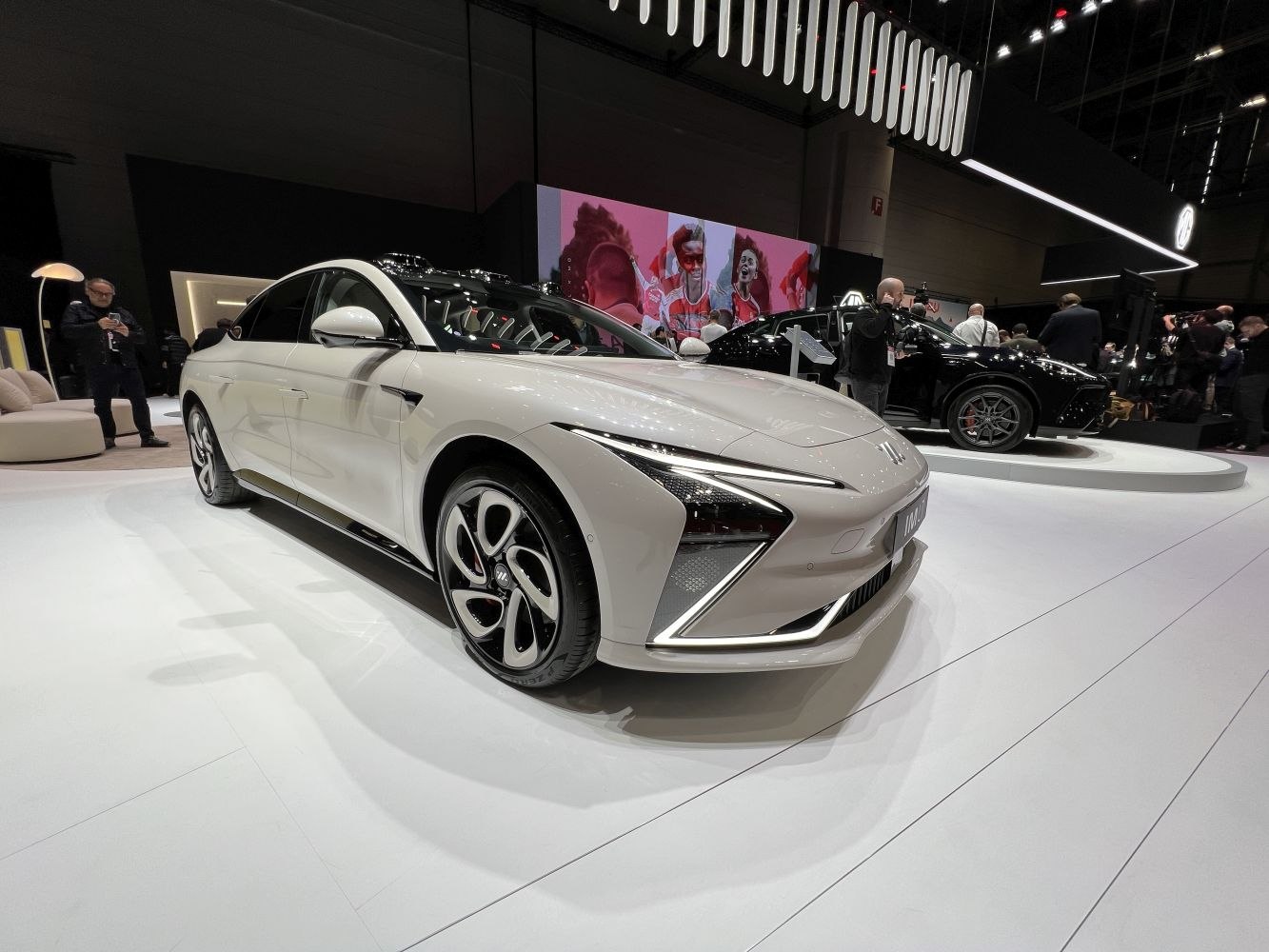 3/4 front-left view