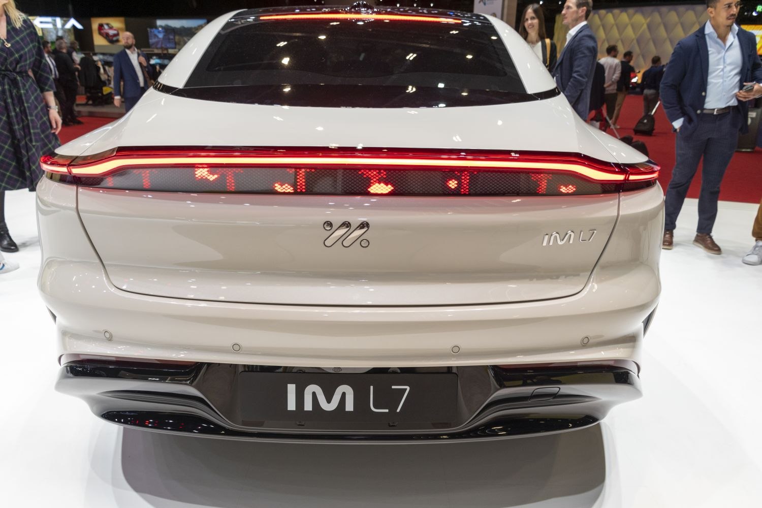 Rear view with LED tail light bar and IM L7 badge