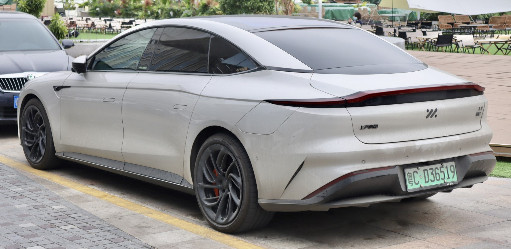 3/4 rear-left view