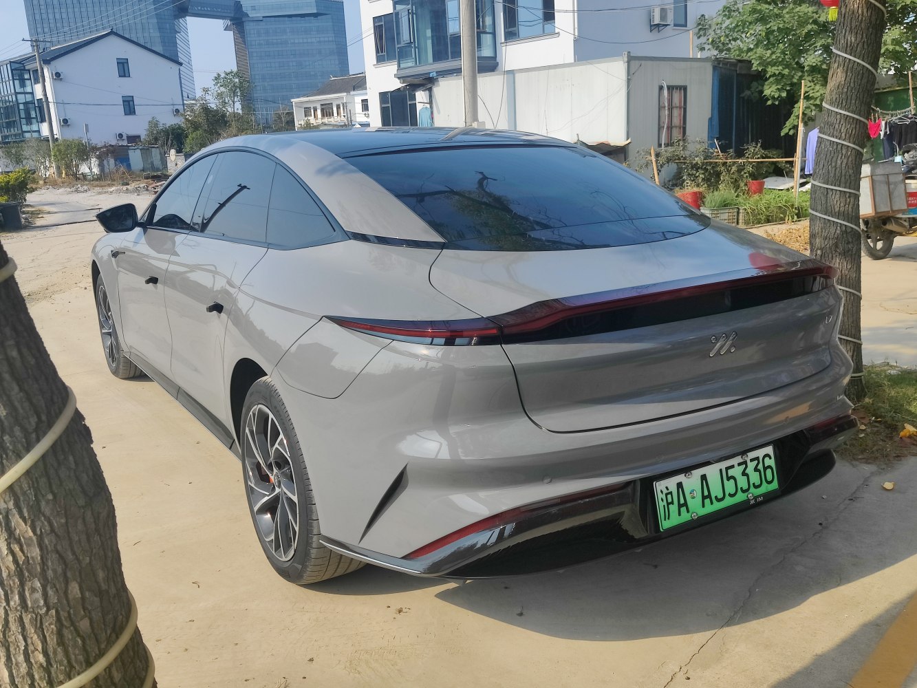 3/4 rear-left view
